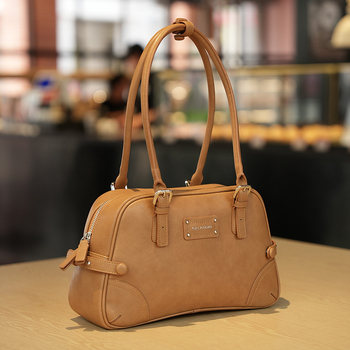 Sieviešu pleca soma — pilsētvides minimalistiskais stils, PU materiāls, horizontāla kvadrātforma, rāvējslēdzēja aizdare