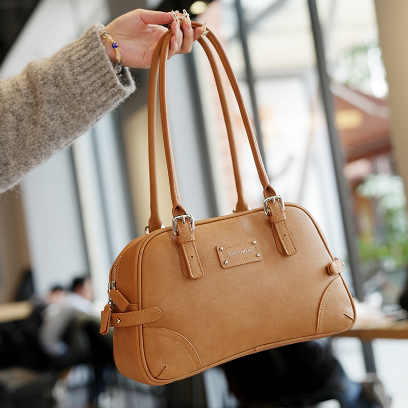 Sieviešu pleca soma — pilsētvides minimalistiskais stils, PU materiāls, horizontāla kvadrātforma, rāvējslēdzēja aizdare