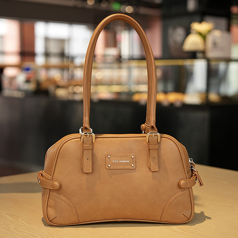 Sieviešu pleca soma — pilsētvides minimalistiskais stils, PU materiāls, horizontāla kvadrātforma, rāvējslēdzēja aizdare