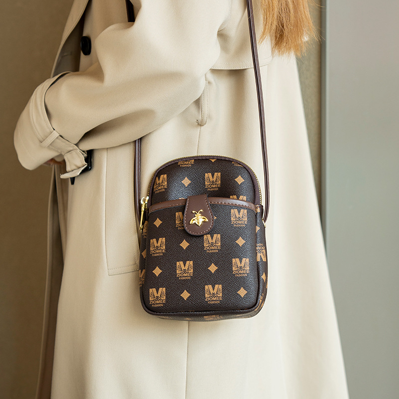 GELANDAI sieviešu crossbody telefona soma, PVC materiāls, pilsētas minimalistiskais stils, horizontāli taisnstūrveida forma, rāvējslēdzēja aizdarē, iekšējās kabatas: slēgta kabata ar rāvējslēdzēju, telefona kabata, nodalījuma kabata