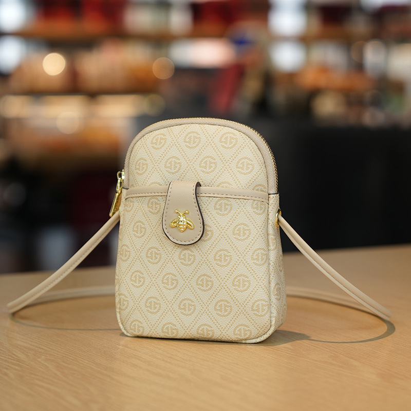 GELANDAI sieviešu crossbody telefona soma, PVC materiāls, pilsētas minimalistiskais stils, horizontāli taisnstūrveida forma, rāvējslēdzēja aizdarē, iekšējās kabatas: slēgta kabata ar rāvējslēdzēju, telefona kabata, nodalījuma kabata