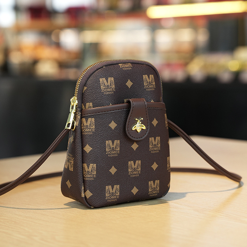 GELANDAI sieviešu crossbody telefona soma, PVC materiāls, pilsētas minimalistiskais stils, horizontāli taisnstūrveida forma, rāvējslēdzēja aizdarē, iekšējās kabatas: slēgta kabata ar rāvējslēdzēju, telefona kabata, nodalījuma kabata