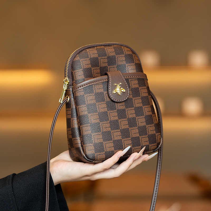 GELANDAI sieviešu crossbody telefona soma, PVC materiāls, pilsētas minimalistiskais stils, horizontāli taisnstūrveida forma, rāvējslēdzēja aizdarē, iekšējās kabatas: slēgta kabata ar rāvējslēdzēju, telefona kabata, nodalījuma kabata