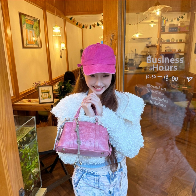 Taška cez rameno v tvare vankúša, s klapkou, skrytá kapsa na zips a vonkajšia kapsa na zips