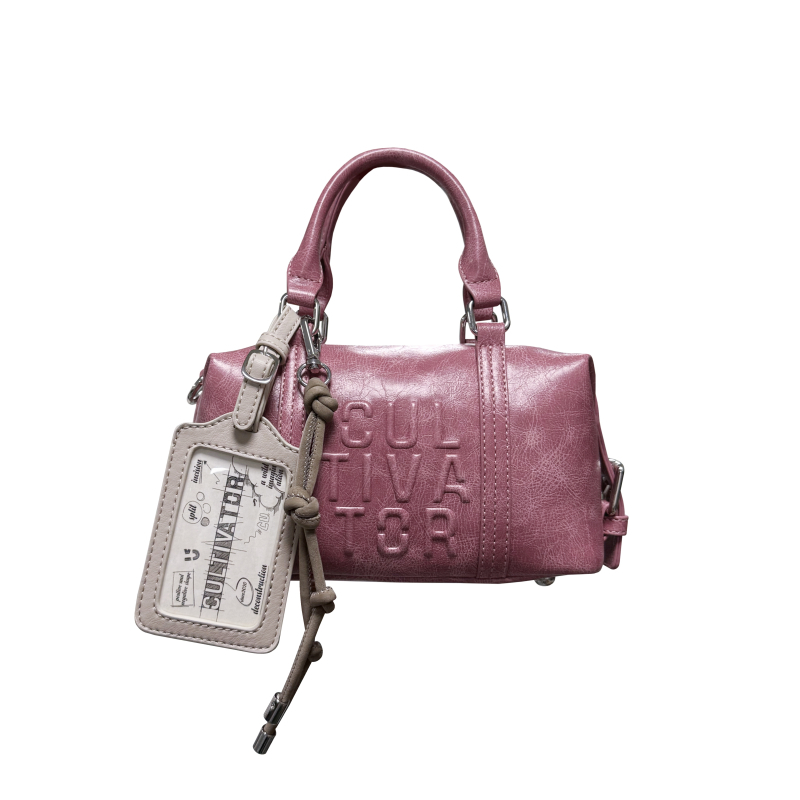 Párnás alakú keresztbody válltáska, flap zárás, rejtett cipzáras zseb és külső cipzáras zseb