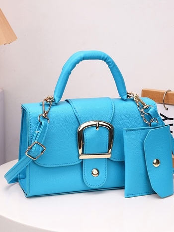 PU anyagú négyzet alakú kézitáska egy vállpánttal — street trend, mother bag stílus, kapucszerű zárás, 2025 tavasz