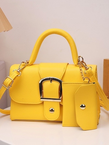 PU anyagú négyzet alakú kézitáska egy vállpánttal — street trend, mother bag stílus, kapucszerű zárás, 2025 tavasz