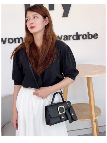 PU anyagú négyzet alakú kézitáska egy vállpánttal — street trend, mother bag stílus, kapucszerű zárás, 2025 tavasz