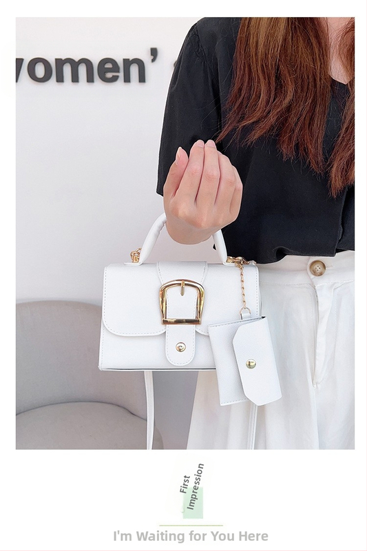 PU anyagú négyzet alakú kézitáska egy vállpánttal — street trend, mother bag stílus, kapucszerű zárás, 2025 tavasz