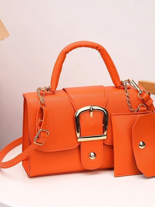 PU anyagú négyzet alakú kézitáska egy vállpánttal — street trend, mother bag stílus, kapucszerű zárás, 2025 tavasz