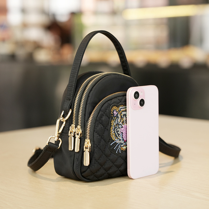 Golandai női táska hímzett rhinestone díszítéssel – könnyű luxus, ovális alakú poliészter táska cipzárral, belső zseb ( cipzáros ) és zseb a telefon számára, egy vállpánt