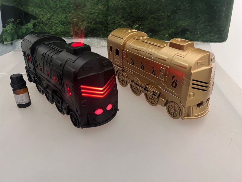 Локомотивообразен ултразвуков овлажнител и ароматизатор с нощна светлина | Модел J045, покрива 21–30 м², резервоар <0.5 л, 10 W