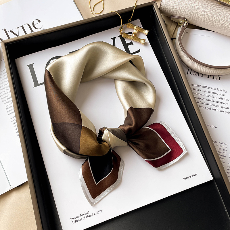 Valley of Beauty šilko šalikas, mažas kvadratas, paprasta audinys, spauda, ruduo