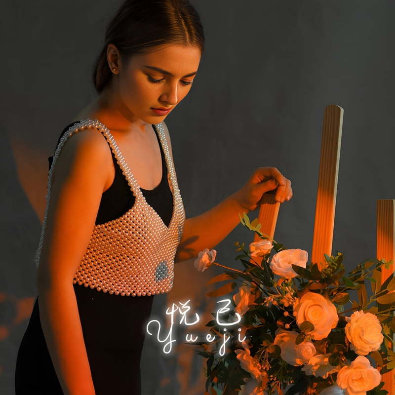 Perlų karoliukų petnešėlių viršūnė, rankų austa | Medžiaga: nailonas-silkas | Megztinis: twill | Raštas: vienos spalvos | Vasara 2024