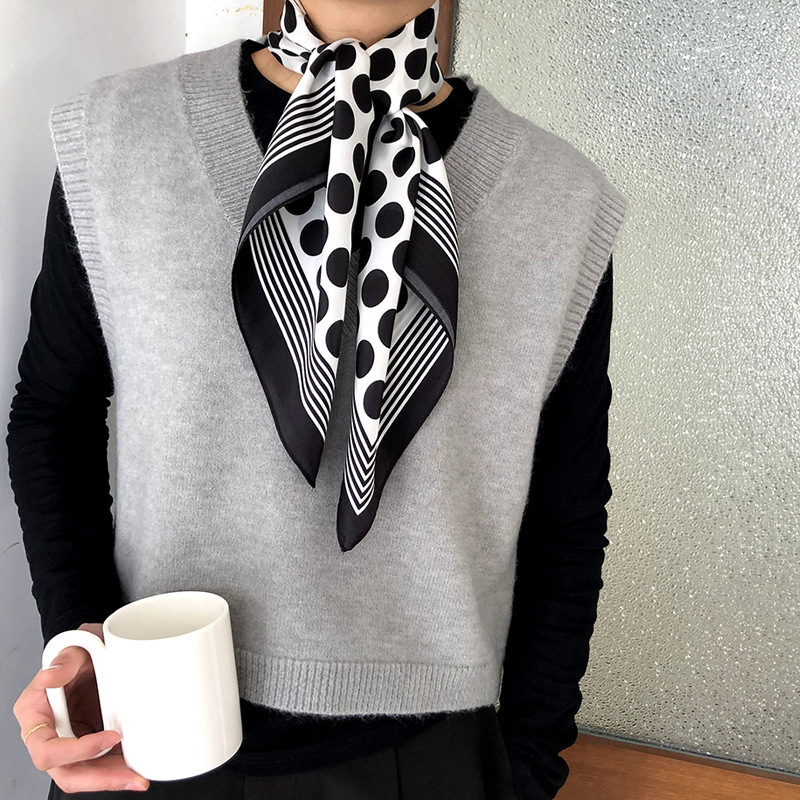 Šilko šalis – Mulberry šilkas, taškuotas modelis, lygi audinys, spauda, kvadrato forma