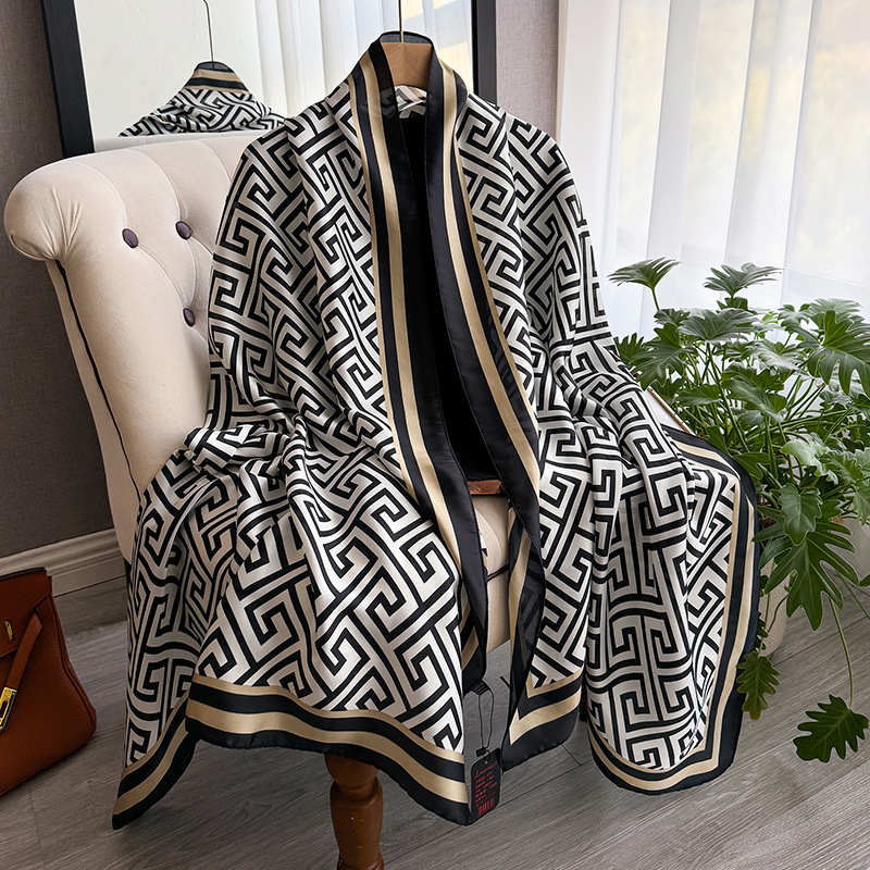 Vidutinio ilgio dirbtinio šilko šalikėlis, elegantiškas, universalus, aukštos kokybės, su tie-dye apdaila