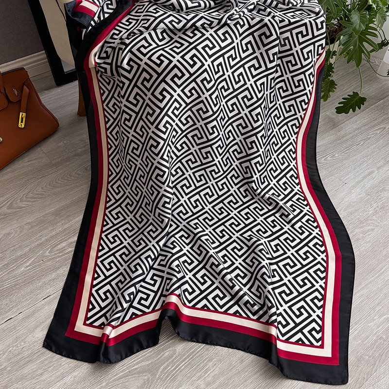 Vidutinio ilgio dirbtinio šilko šalikėlis, elegantiškas, universalus, aukštos kokybės, su tie-dye apdaila