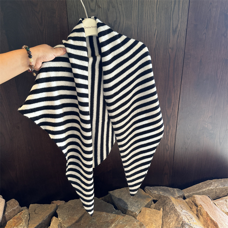 Šalikas iš 100% vilnos, megzta, šilta, kvadratinio paprasta stiliaus