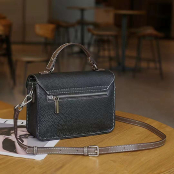 Valódi bőr messenger táska, utcai stílus, envelope táska, záródás fedéllel, horizontálisan négyszögletes alak