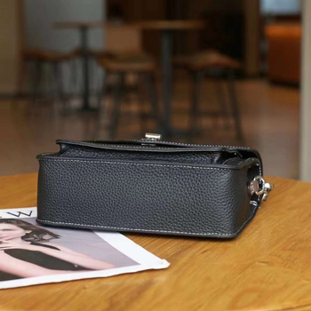 Valódi bőr messenger táska, utcai stílus, envelope táska, záródás fedéllel, horizontálisan négyszögletes alak