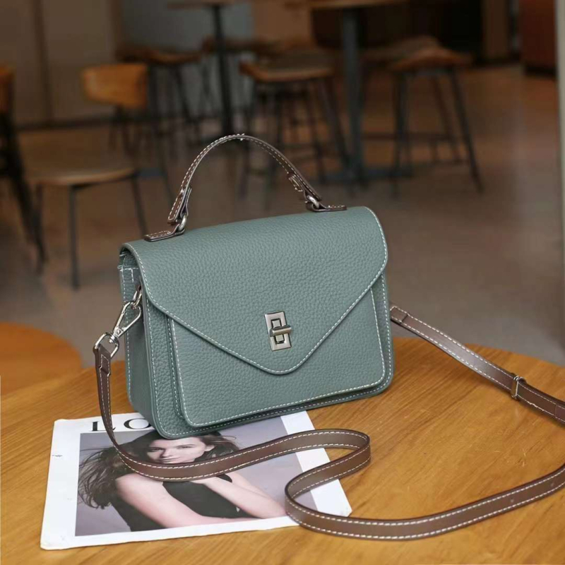 Valódi bőr messenger táska, utcai stílus, envelope táska, záródás fedéllel, horizontálisan négyszögletes alak