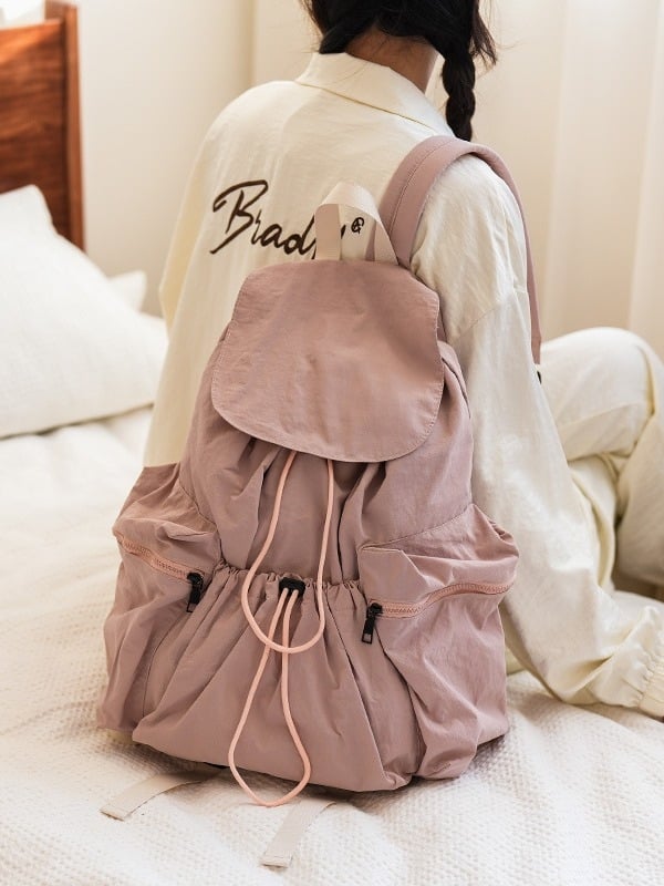 Νάιλον γυναικείο σακίδιο με επάνω φάκελο, θήκη για το τηλέφωνο, εσωτερικό στρώμα και μαλακή κατασκευή — Άνοιξη 2024