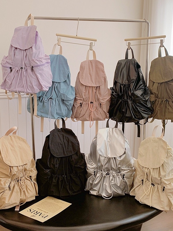 Νάιλον γυναικείο σακίδιο με επάνω φάκελο, θήκη για το τηλέφωνο, εσωτερικό στρώμα και μαλακή κατασκευή — Άνοιξη 2024