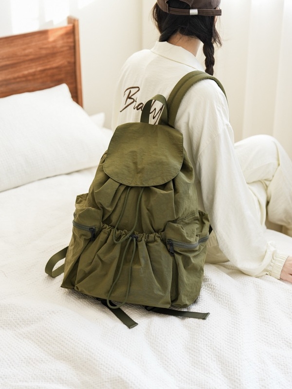 Νάιλον γυναικείο σακίδιο με επάνω φάκελο, θήκη για το τηλέφωνο, εσωτερικό στρώμα και μαλακή κατασκευή — Άνοιξη 2024