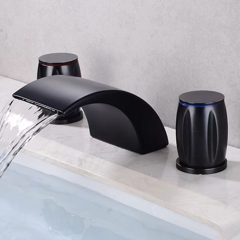 Trys skylės praustuvo čiaupas su krioklio srautu, karštas ir šaltas, varinis korpusas, keraminis vožtuvas