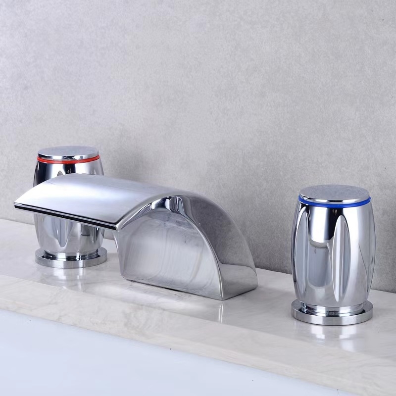 Trys skylės praustuvo čiaupas su krioklio srautu, karštas ir šaltas, varinis korpusas, keraminis vožtuvas