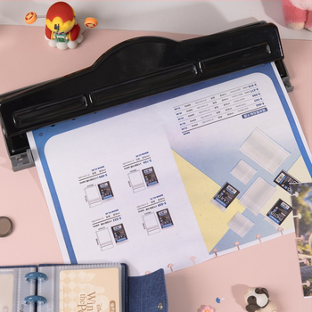 Négylyukas lyukasztó — kézi működtetés, 1–5 lapig, tömege 0,45 kg