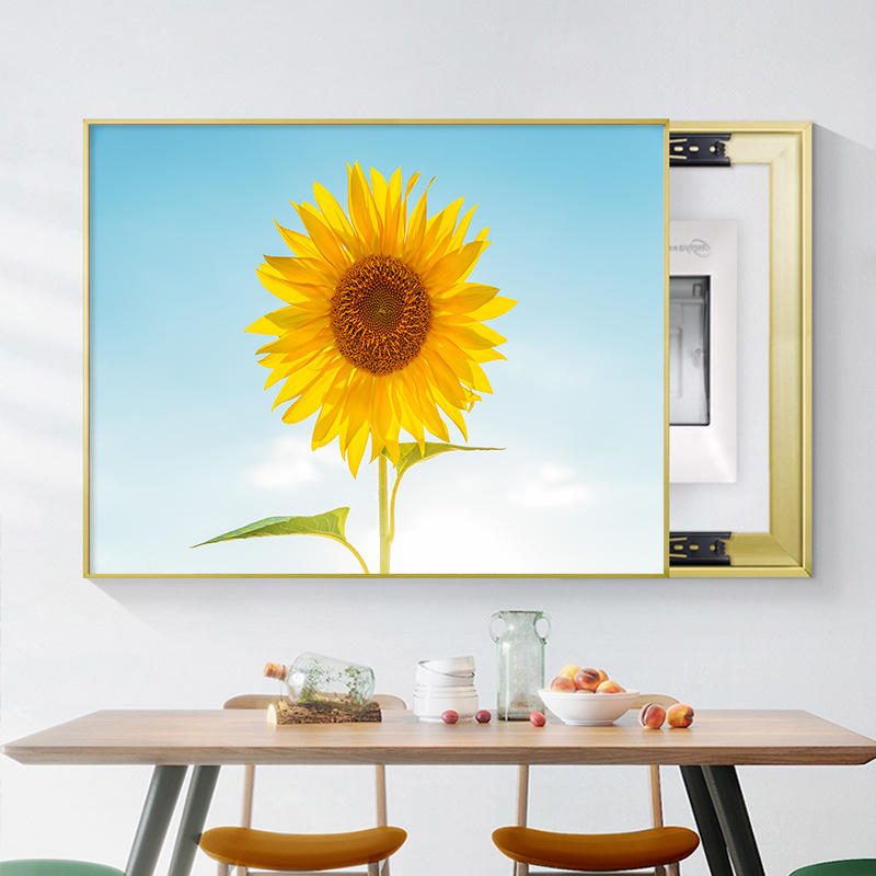 Διακοσμητική εικόνα με ηλιοτρόπια για ηλεκτρικό μετρητή — μοντέρνος μινιμαλιστικός τοίχος με μεταλλικό πλαίσιο