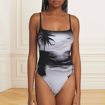 Бански костюм за едно парче с комплект обвивна пола и залезен принт; материя: нейлон 90%, подплата: полиестер 85%; чашки с подплата без метална опора