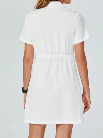 Γυναικείος ιατρικός χιτώνας με κοντά μανίκια, V-λαιμό, μεσαίου μήκους, πολυεστερική ύφανση με απομάκρυνση υγρασίας (95%+)