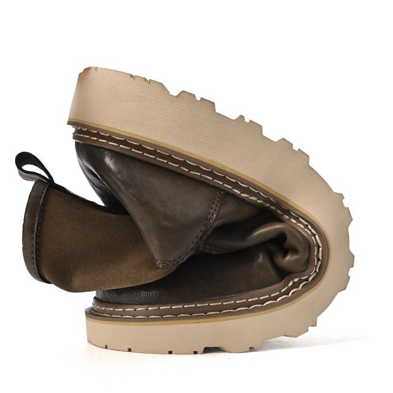 Martin batai vyriški – pirmojo sluoksnio karvės odos, gumos padas, šoninis užtrauktukas, apvalus pirštas, vidutinio aukščio kulnas 3–5 cm