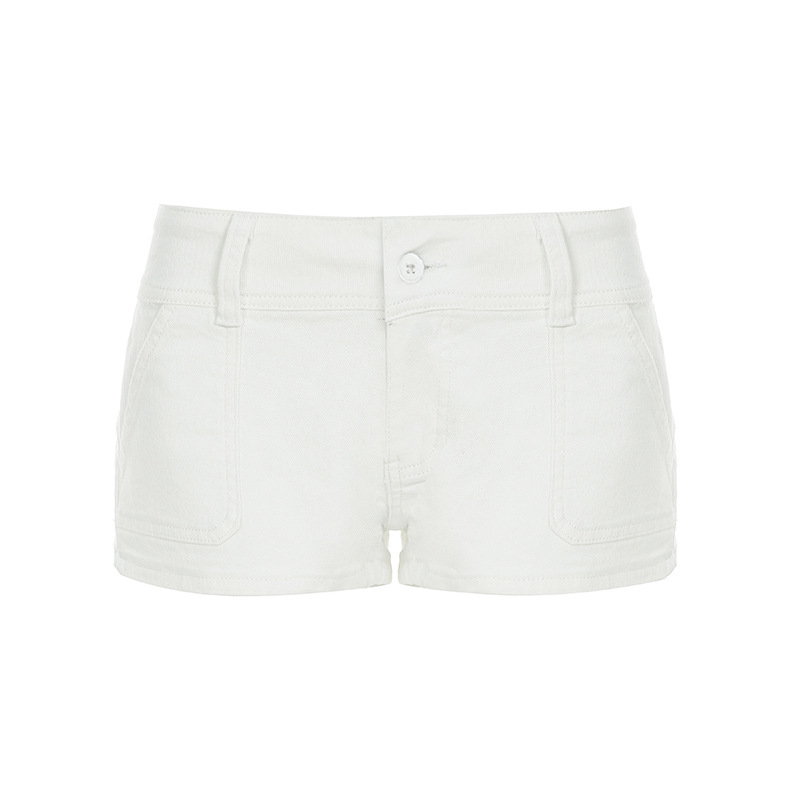 Τζιν σορτς με χαμηλή μέση, βαμβακερό ύφασμα, λεπτομέρεια patchwork, κυκλοφορία καλοκαίρι 2025