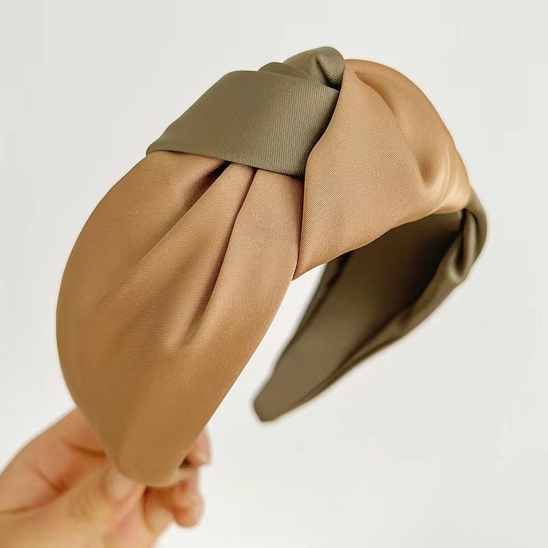 Obruč za kosu sa srednjim čvorom, materijal: tkanina, ručna izrada, minimalistički stil, ženski dodatak, jesen 2024