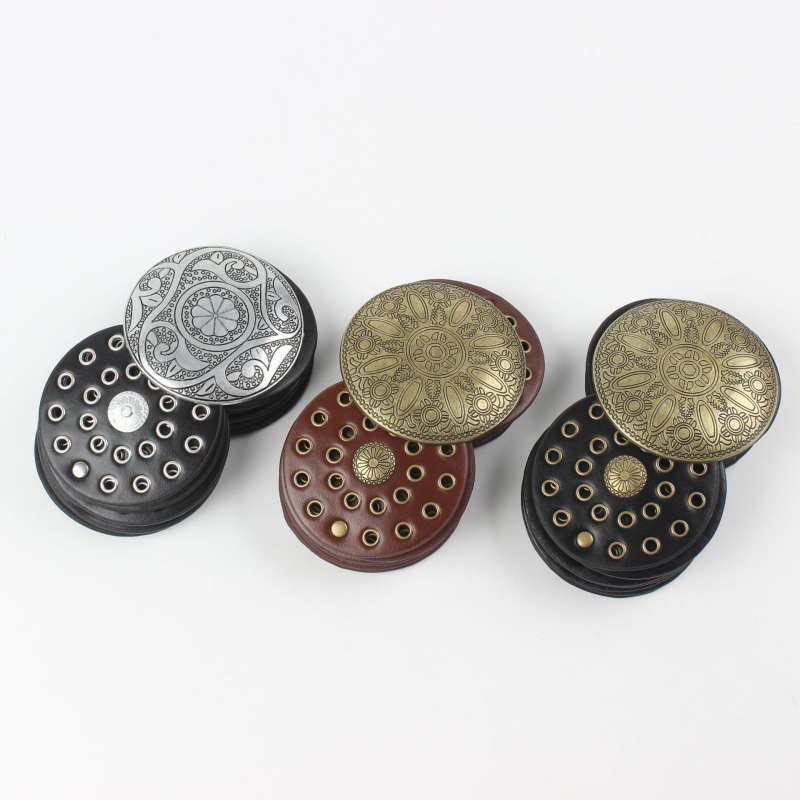 Remen od imitacijske kože; kopča od legure; kopčanje na klik; širina > 4 cm; stil jednostavan, lagani luksuz, književno retro