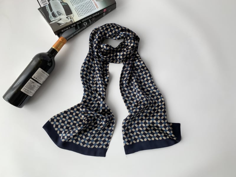 Мъжки шал от Mulberry коприна – Hangzhou произход, средна дължина, есен 2023, стил за градско делово ежедневие