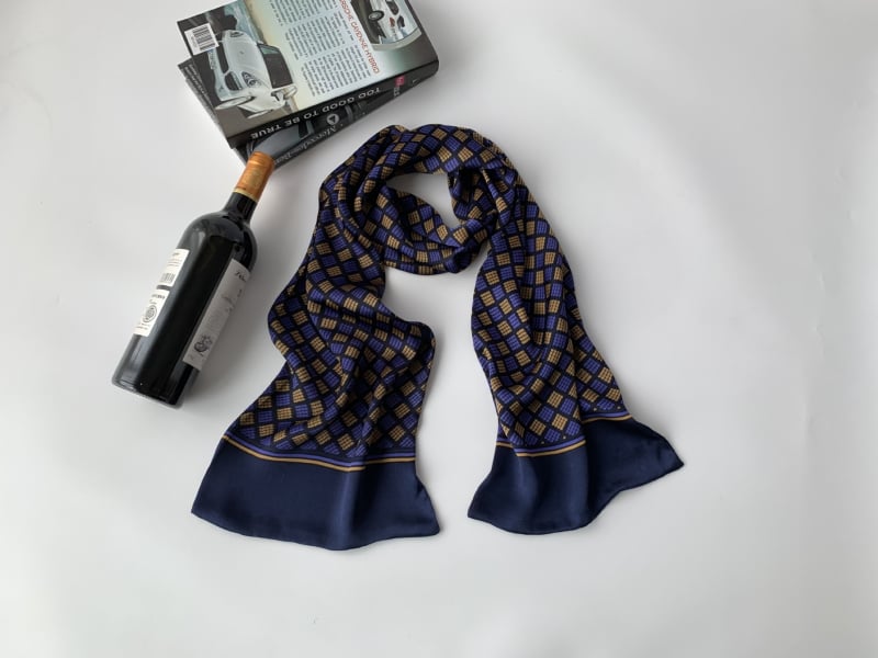 Мъжки шал от Mulberry коприна – Hangzhou произход, средна дължина, есен 2023, стил за градско делово ежедневие