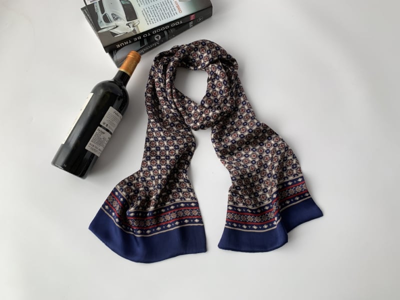 Мъжки шал от Mulberry коприна – Hangzhou произход, средна дължина, есен 2023, стил за градско делово ежедневие