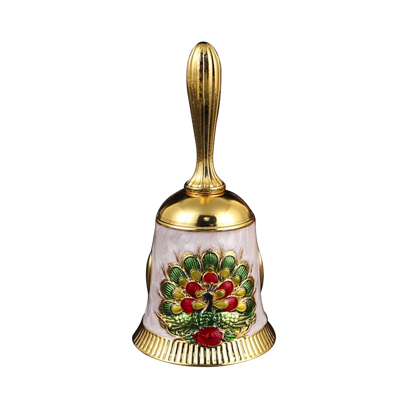 Rankinis lydinio varpelis – vintage metalinis varpelis klasei, patiekalų patiekimui ir ankstyvajai edukacijai; kartono pakuotė.