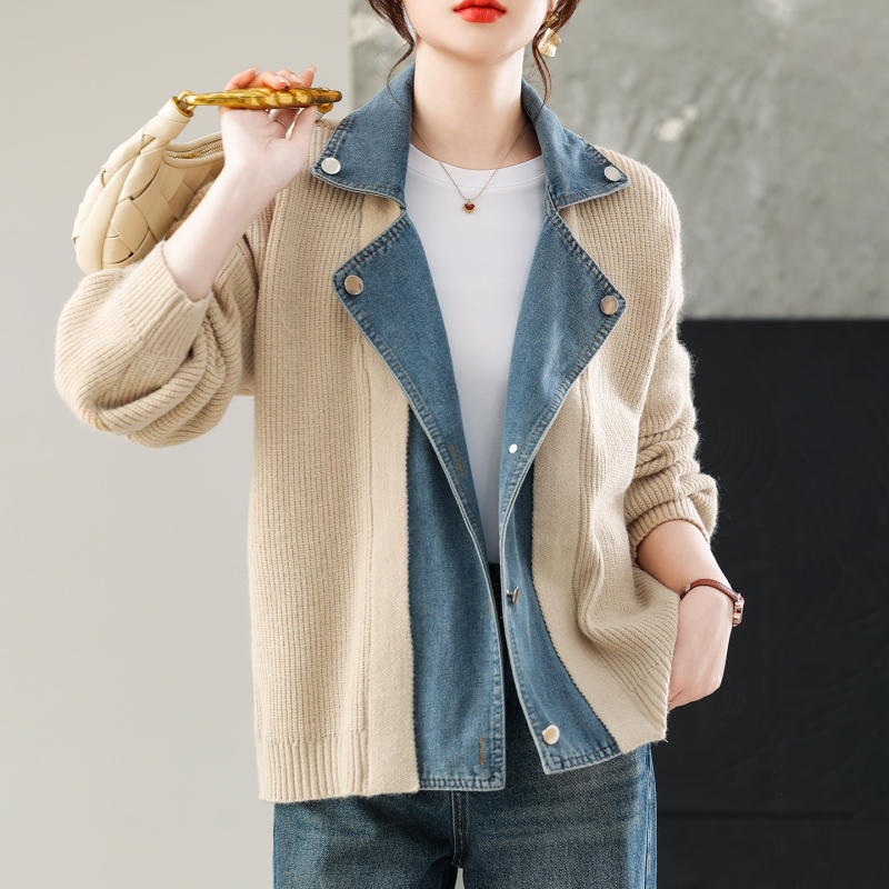 Megztas kardiganas su švarko apykakle, spalvų blokas, tvirtas mezginys, akrilas–poliesterio mišinys, ilgos rankovės, laisvas siluetas