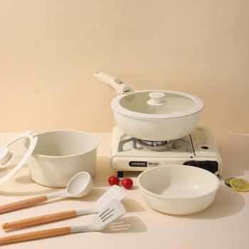 Σετ μαγειρικών σκευών με αποσπώμενο χερούλι — αντικολλητικά σκεύη από κράμα αλουμινίου με πολυεπίπεδο πάτο, περιλαμβάνει κατσαρόλα για γάλα, δύο τηγάνια, καπάκι γυάλινο με σιλικόνη, συμβατό με επαγωγή