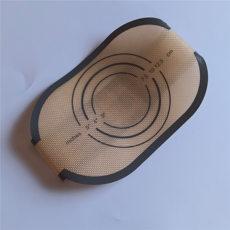 Silikona cepšanas paklājiņš tešas pārvietošanai un mīšanai — neregulāras formas apaļa; materiāls: silikons; logotips drukāts