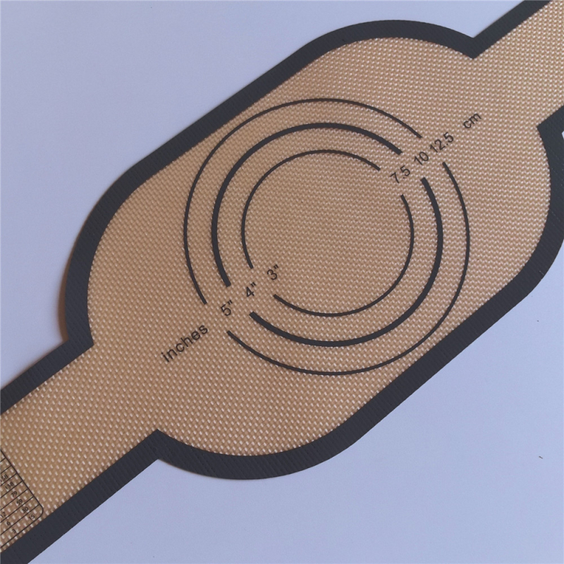 Silikona cepšanas paklājiņš tešas pārvietošanai un mīšanai — neregulāras formas apaļa; materiāls: silikons; logotips drukāts