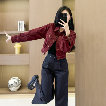 Moteriška džinsinė trumpa striukė su Peter Pan apykakle, trijų ketvirčių rankovės, poliesterio audinys, elegantiško temperamento stilius, įprastas ilgis, ruduo 2025