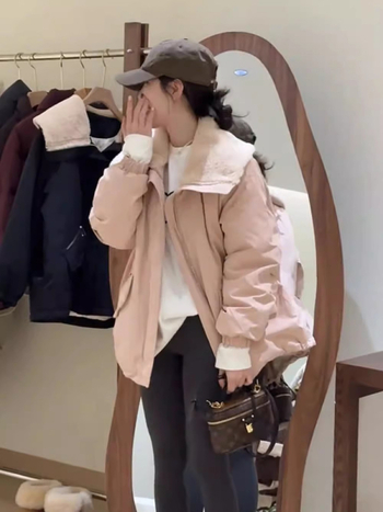 Γυναικείο μπουφάν σε κορεατικό στυλ, χοντρό με κουκούλα, γέμισμα από μετάξι και βαμβάκι, φερμουάρ μπροστά, μεσαίο μήκος, ύφασμα πολυεστέρα