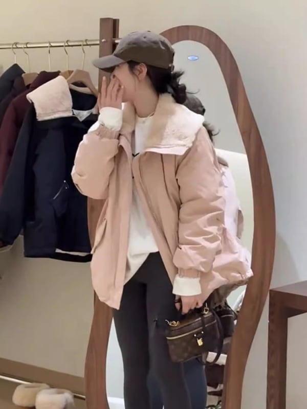 Sieviešu jaka Korejas stilā, bieza ar kapuci, pildījums no zīdkoka un kokvilnas, rāvējslēdzējs priekšā, vidēja garuma, poliestera audums