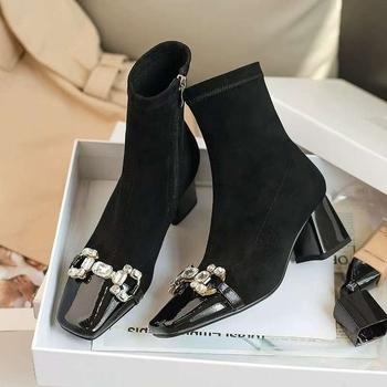 Moterų velūro trumpų batų su kvadratine nosimi, storu kulnu, 6–8 cm kulno aukštis, šoninis užtrauktukas